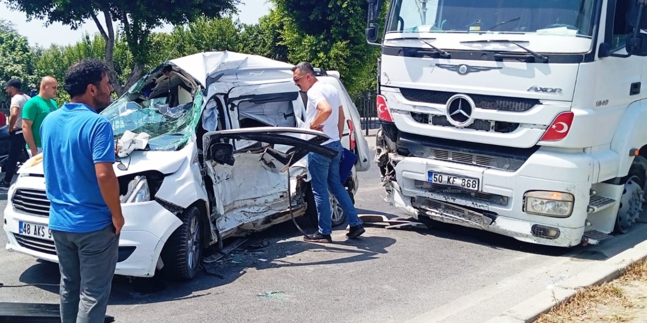 TIR Çarptı Feci Şekilde Can Verdi!