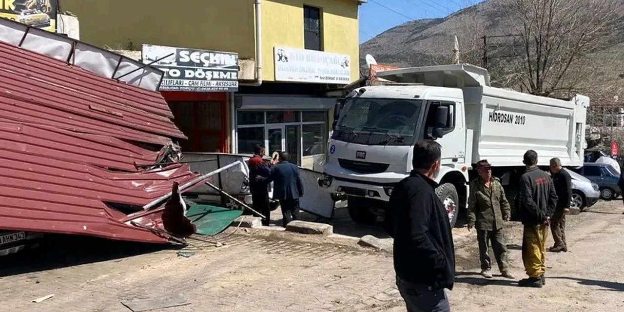 Freni Boşalan Kamyon Dehşet Saçtı!