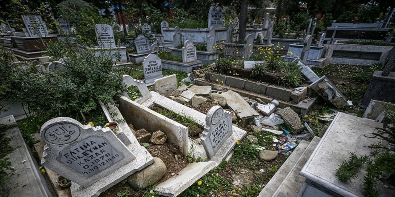 Hatay’da Depremin Üzerine Çimento! İki Büyük Mezarlık Rezerv Alanı Oldu