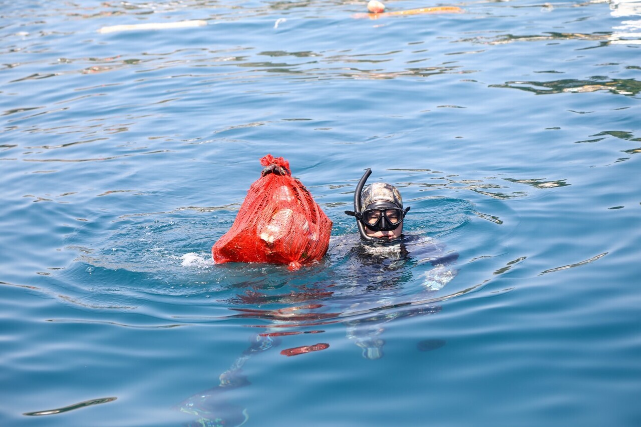 Bodrum'da Çevreciler Denizin Dibinnden 219 Kilogram Atık Çıkardı