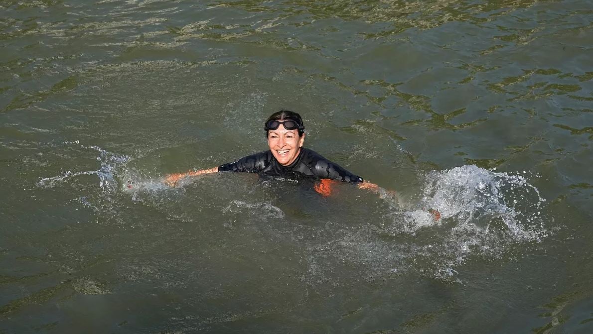 Fransız başkan Seine Nehri'nde yüzdü, bakın neden!