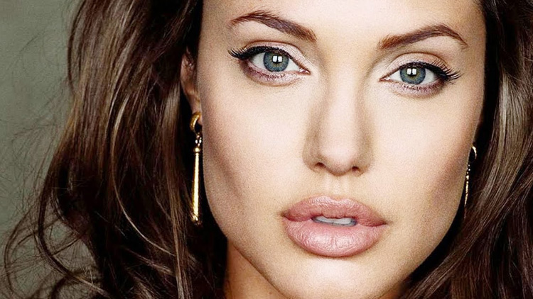 Angelina Jolie itiraf etti: Çocuklarımdan gizli duşta ağlıyordum!