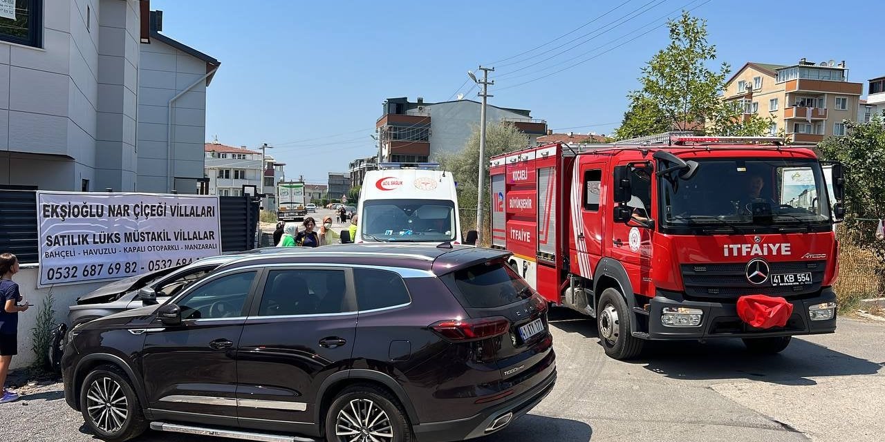 Kocaeli'de iki cip feci çarpıştı 2 kişi yaralandı!