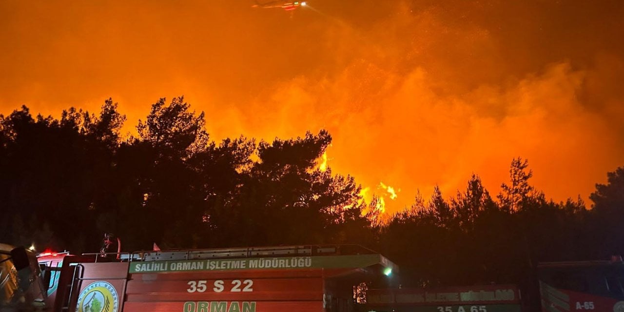 İzmir'deki Yangın Yerleşim Yerlerine Sıçradı: Vatandaşlar Tahliye Ediliyor