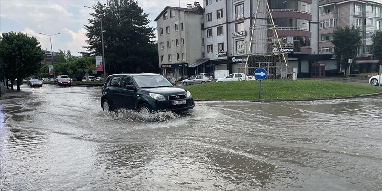 Bolu'da evleri ve alt geçiti su bastı