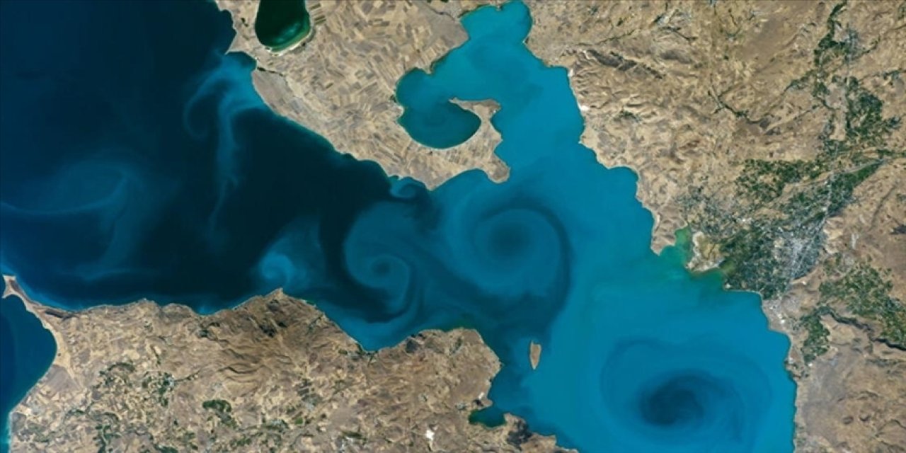 Van Gölü'ndeki Tehlike Uzaydan Görüntülendi: 19 Kişinin Ölümüne Neden Olmuştu