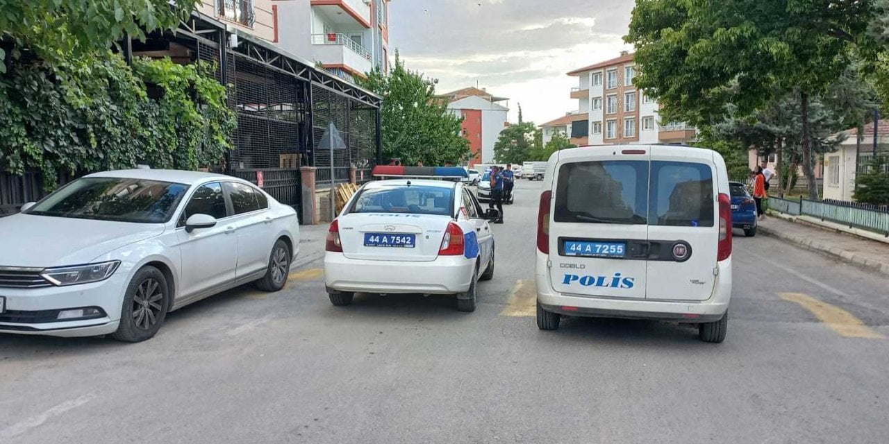 Malatya'da komşuların bıçaklı kavgası: Oğlu öldü, baba yaralı