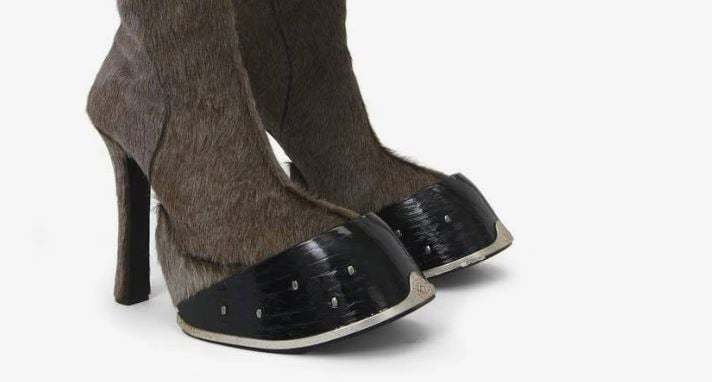 Dünyaca ünlü markanın at toynağına benzeyen ayakkabısı