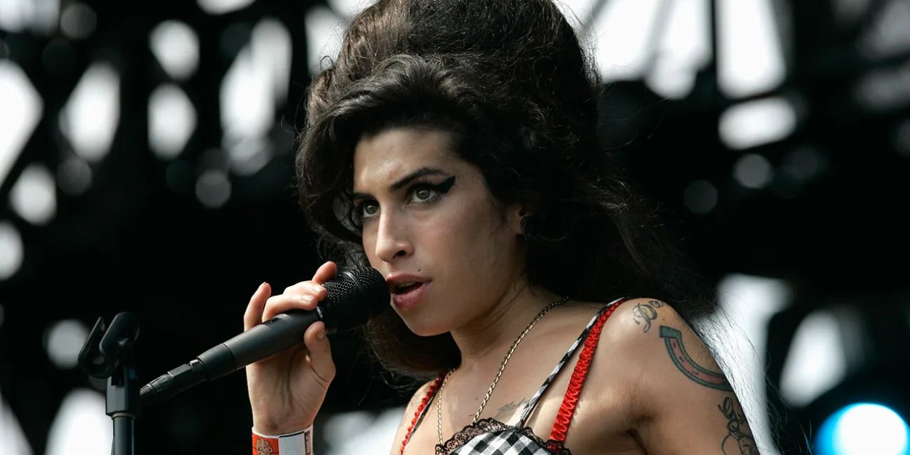 Dünyaca ünlü şarkıcı Amy Winehouse'un 13. ölüm yıldönümü