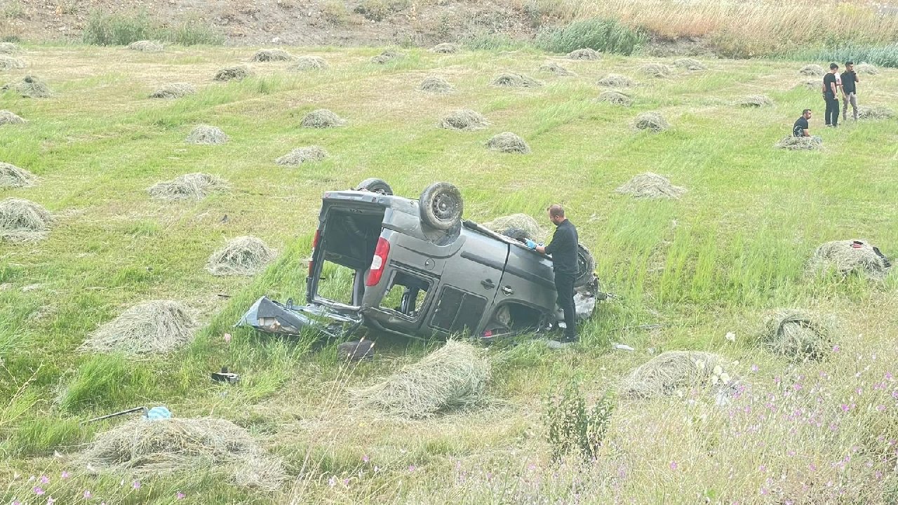 Hakkari'de feci kaza! Otomobil takla atıp metrelerce sürüklendi: 2 ölü 3 yaralı