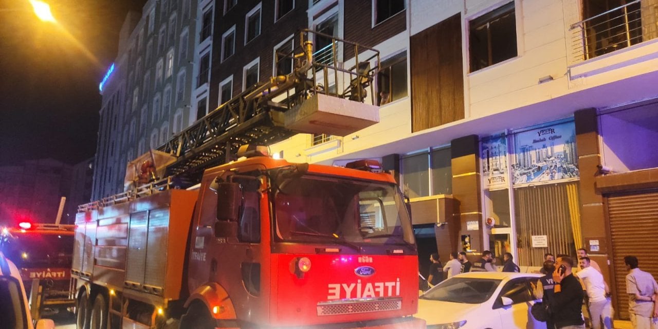 Van'da yangın paniği: 15 kişi hastaneye kaldırıldı!