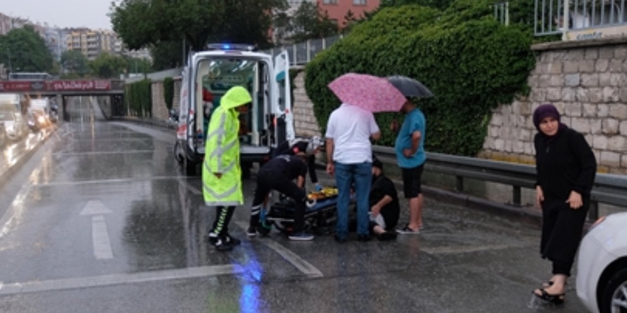 Konya'yı sağanak vurdu: Motosikletli kaza yaptı