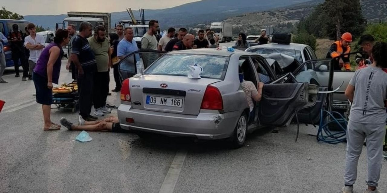 Burdur'da trafikte sollama hatası: 2 ölü, 8 yaralı