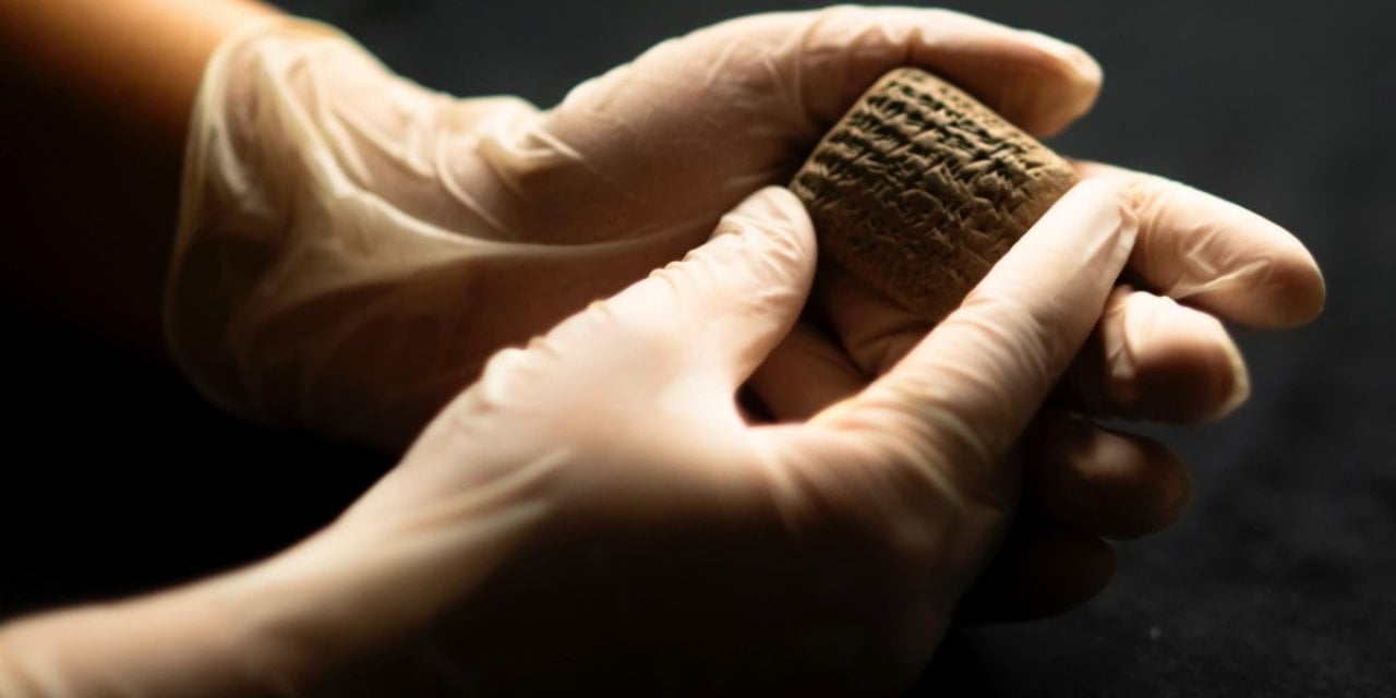 Türkiye'de Bulunan Antik Tablette 3500 Yıllık Alışveriş Listesi Keşfedildi
