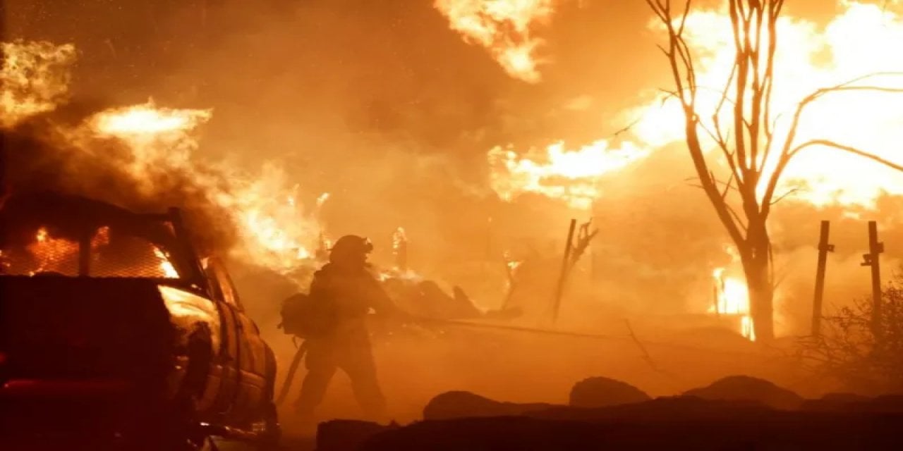 Alevler çığırından çıktı: Kanada'nın batısındaki yüzlerce yangın sürüyor