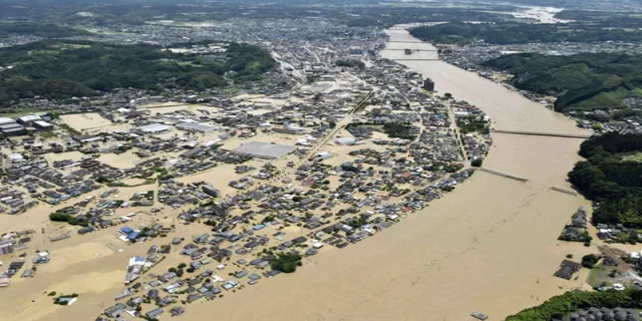 Japonya'nın kuzeyinde şiddetli yağışlar toprak kayması ve sele yol açtı