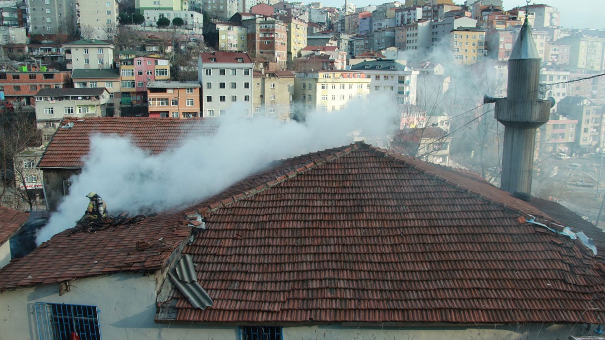 İstanbul'da cami yangını!