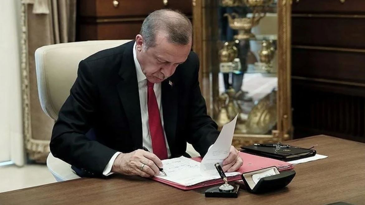 Erdoğan'dan gece yarısı operasyonu! Önemli isimler görevden alındı