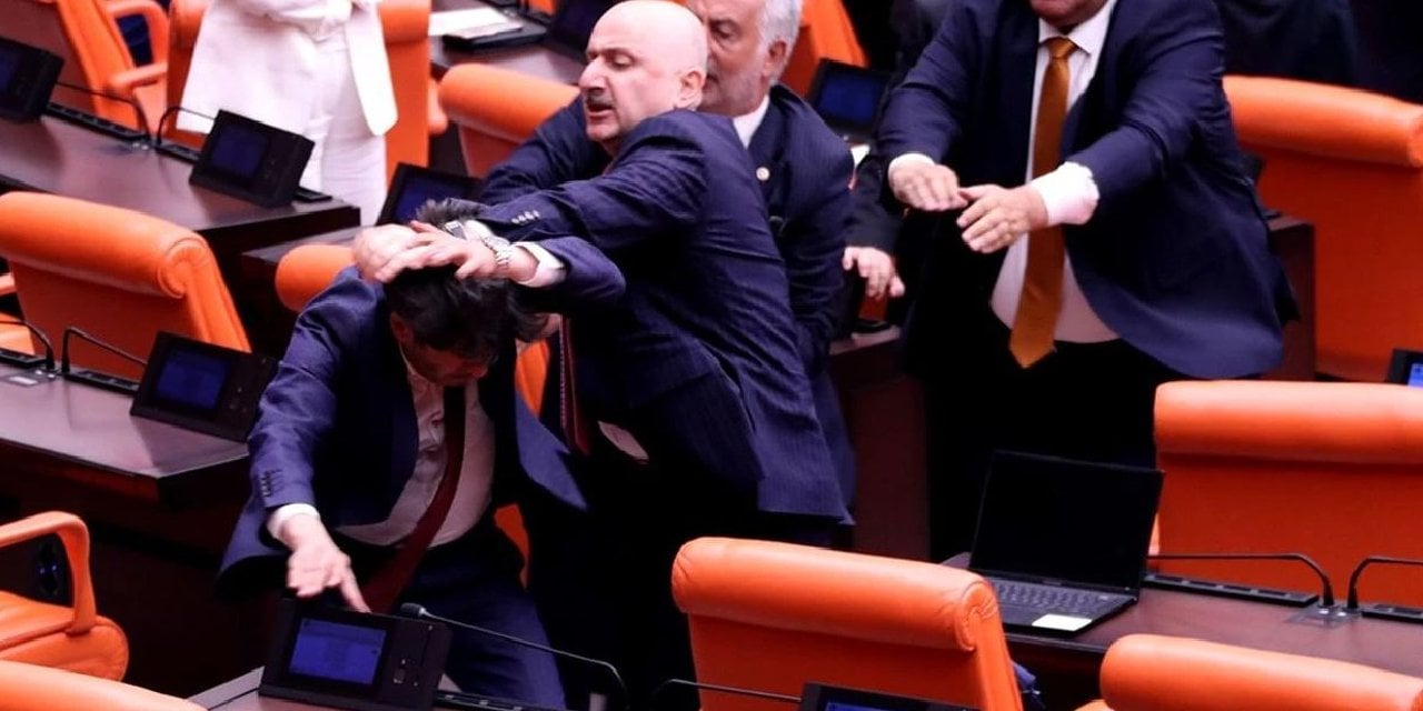 Erdoğan'ın danışmanı Meclis'teki utanç görüntülerini kutladı: Ellerine sağlık