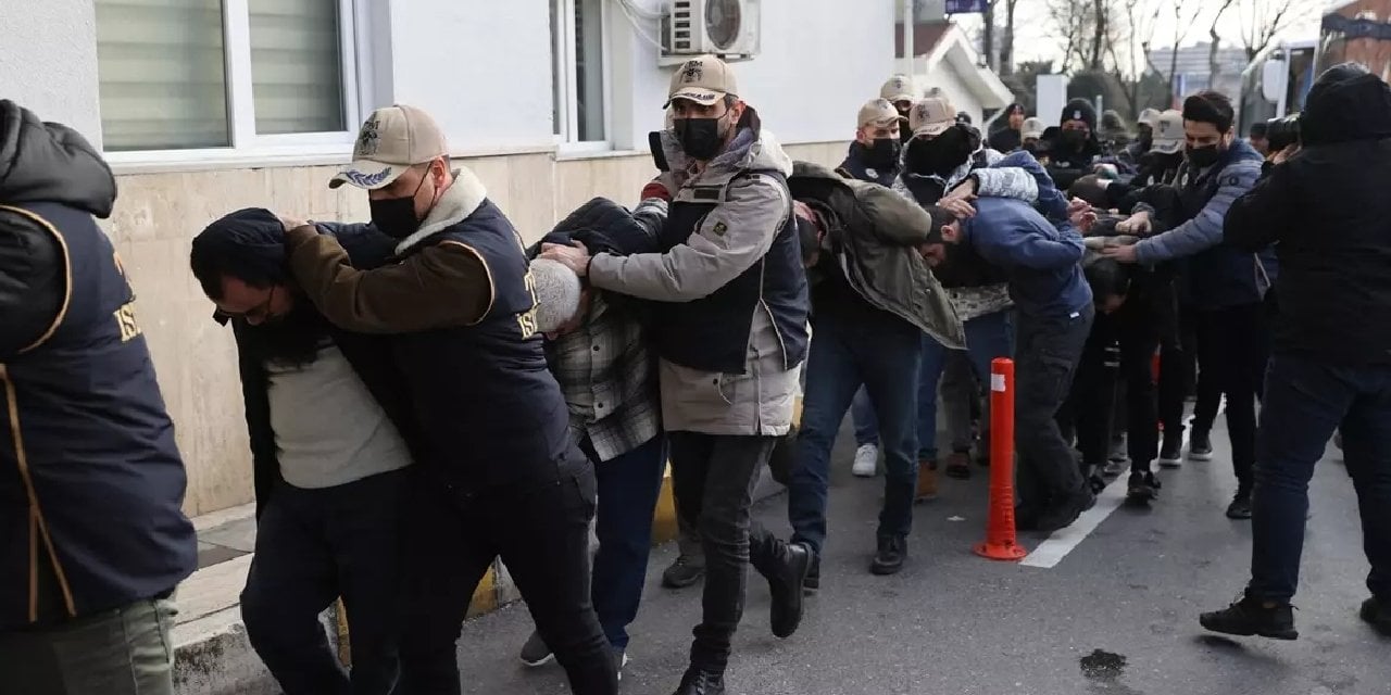 79 Yıl hapisle aranıyorlardı! İzmir'de firarilere flaş operasyon