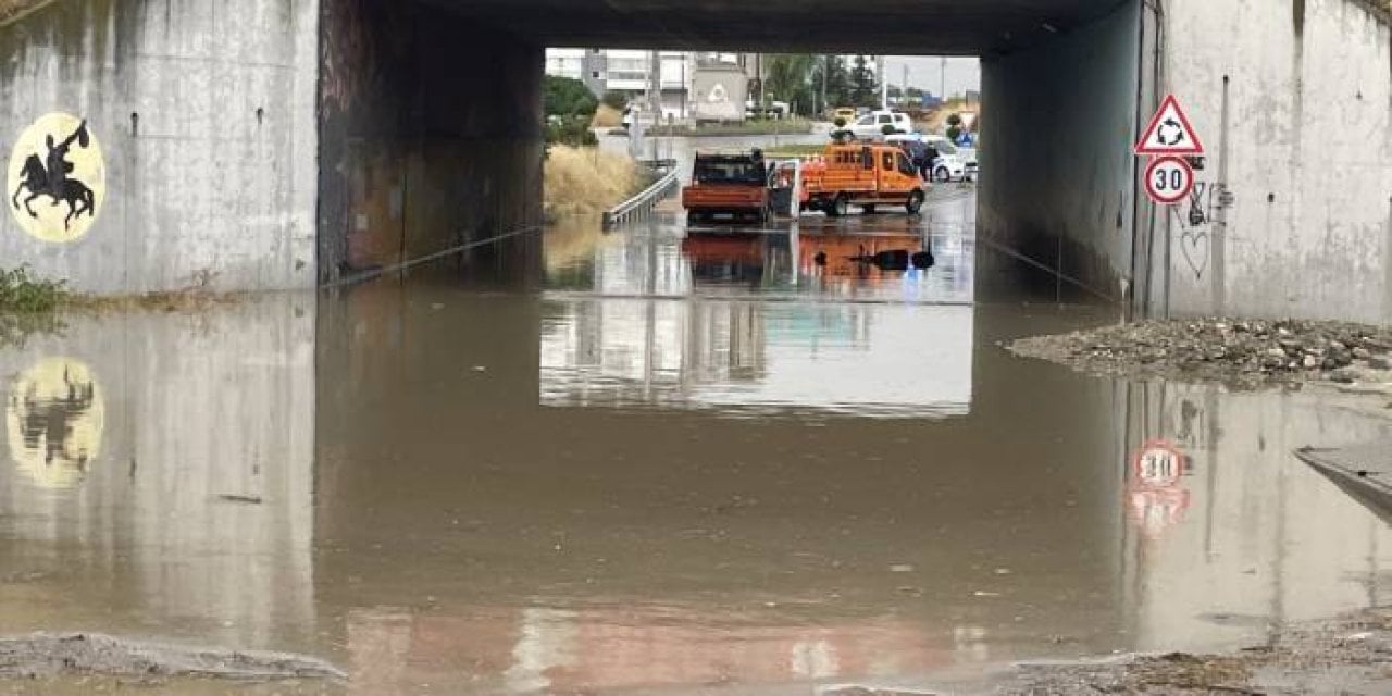 Sinop'ta dere taştı, evler ve dükkanlar su altında kaldı