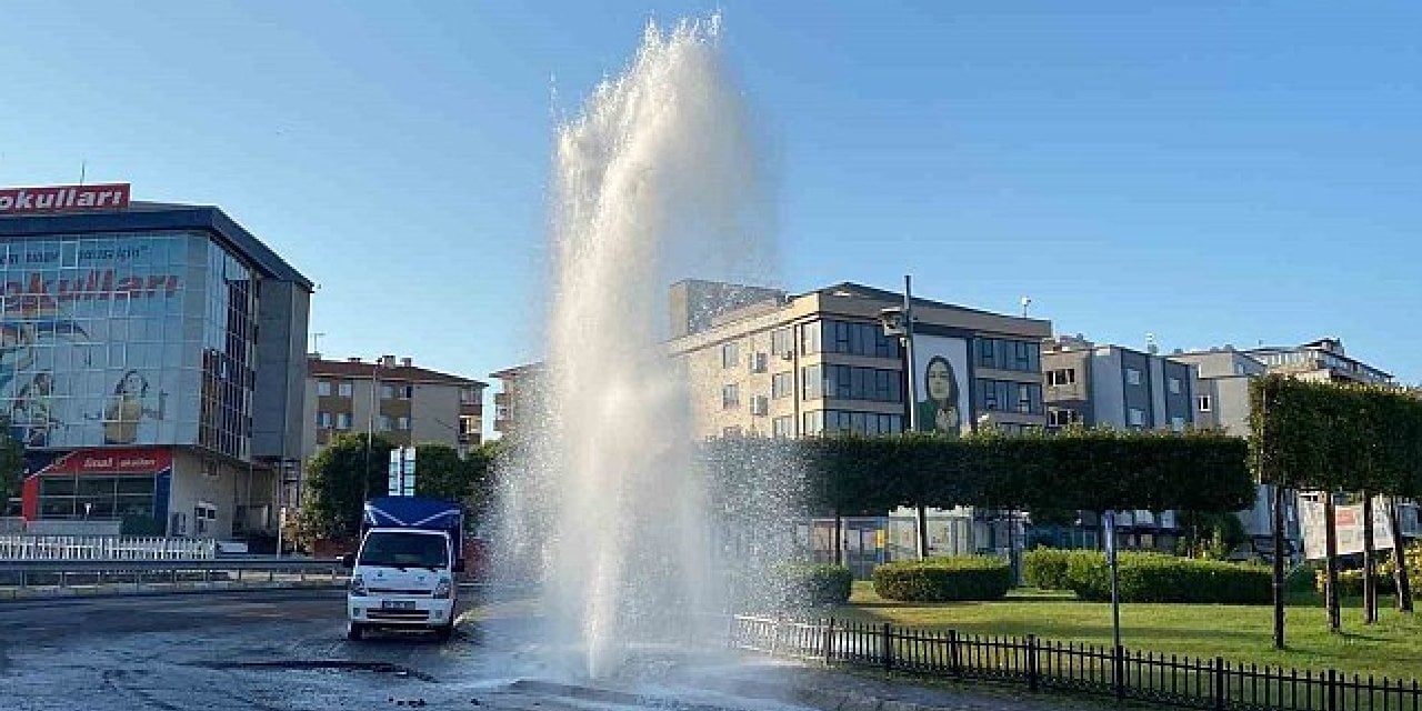 Güngören'de kritik anlar! Borular patladı ortalık şelale oldu