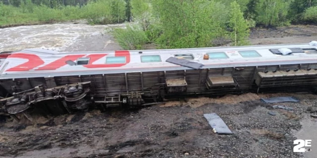 Yolcu treni raydan çıktı: 140 yaralı