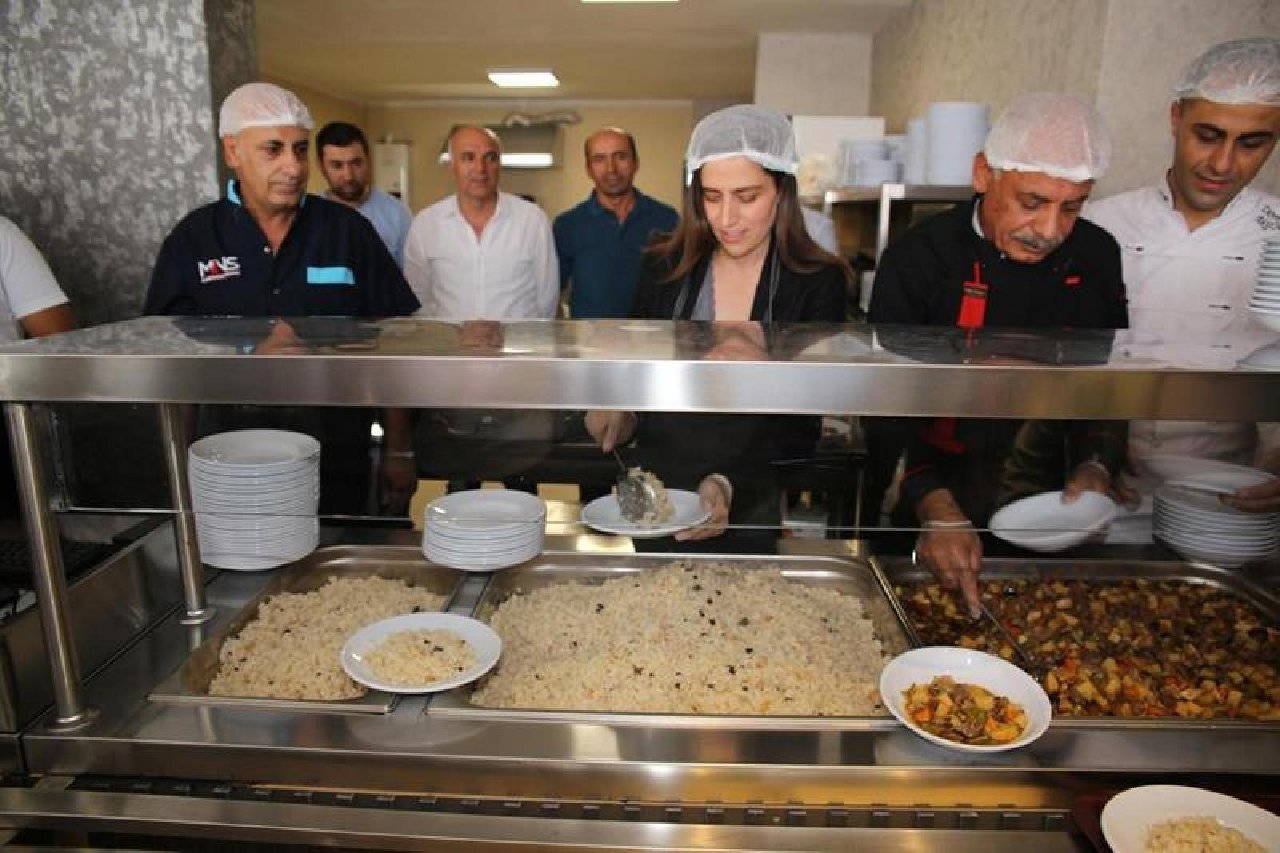 Belediyelerin açtığı ucuz yemek lokantalarına bir yenisi daha eklendi: 3 çeşit yemek 100 lira