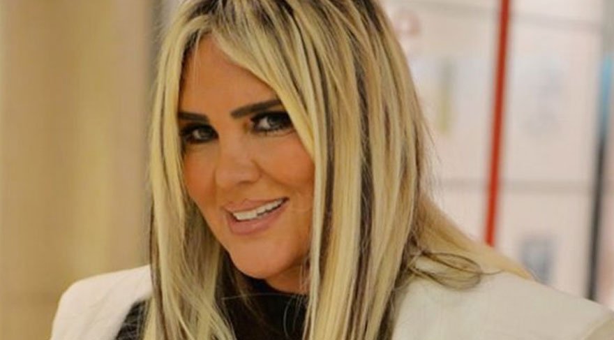 Ünlü şarkıcıya menajer şoku!