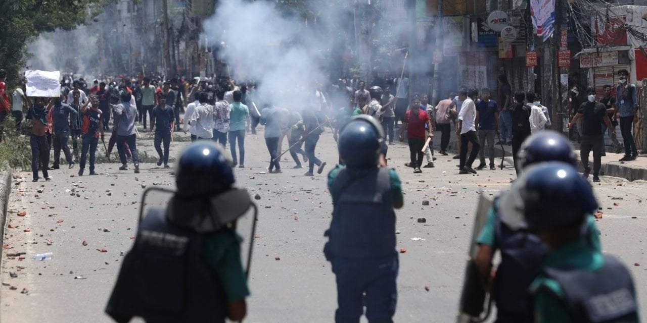 Bangladeş'te kanlı protestolar: Polis, 17 yaşındaki öğrenciyi vurdu