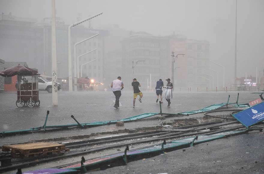 İBB, İstanbul'da metrekareye düşen yağış miktarını açıkladı