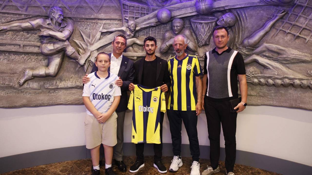 Tarlasına traktörle "Fenerbahçe" yazan çiftçi, Ali Koç'un davetiyle Lugano maçını izledi