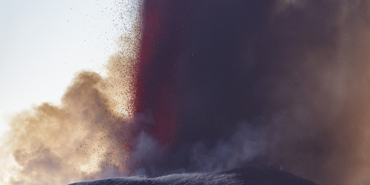 Etna Yanardağı harekete geçti: Kırmızı alarm verildi uçuşlar aksadı!