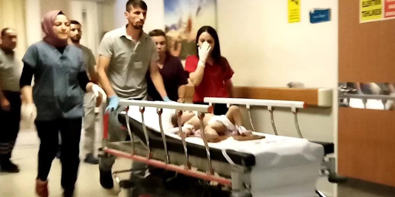 Mama sandalyesindeki bebek 3. katta düştü!