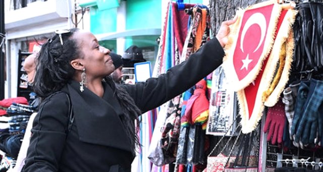 Dünyaca ünlü şarkıcı İstanbul'a gelip Müslüman oldu