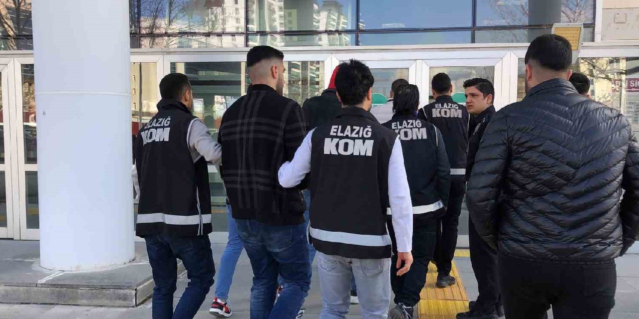 Ruhsatsız silah şebekesi çökertildi