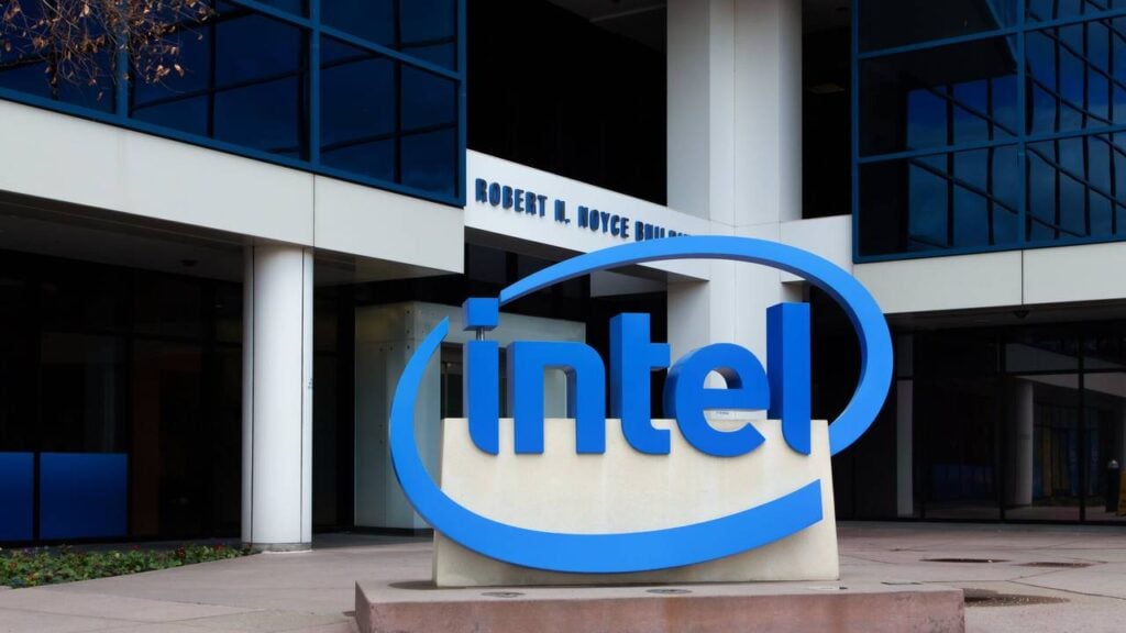 Bir  Teknoloji Devinin Çöküşü: Intel Hayatta Kalabilmek İçin 15 Bin Kişiyi İşten Çıkartıyor