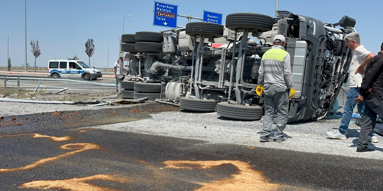 Beton mikseri devrildi sürücüsü can verdi!