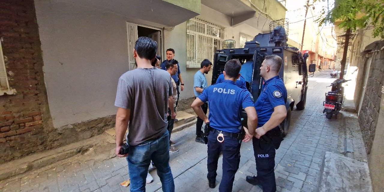 Komşu kavgasında yoldan geçen kişi yaralandı