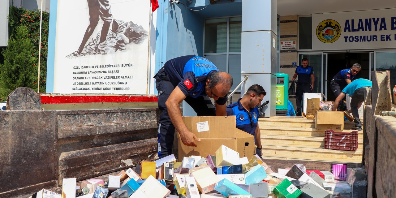 Alanya'da 7 bin 857 şişe sahte parfüm ele geçirildi