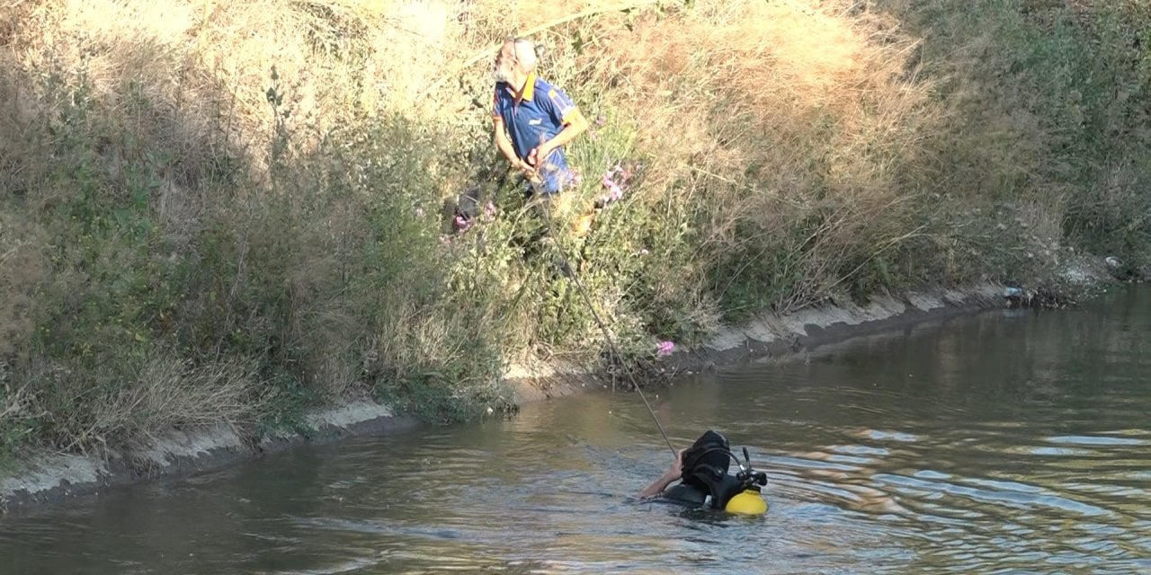 Sulama kanalına düşen çocuğu kurtarmak isterken kanalda kayboldu