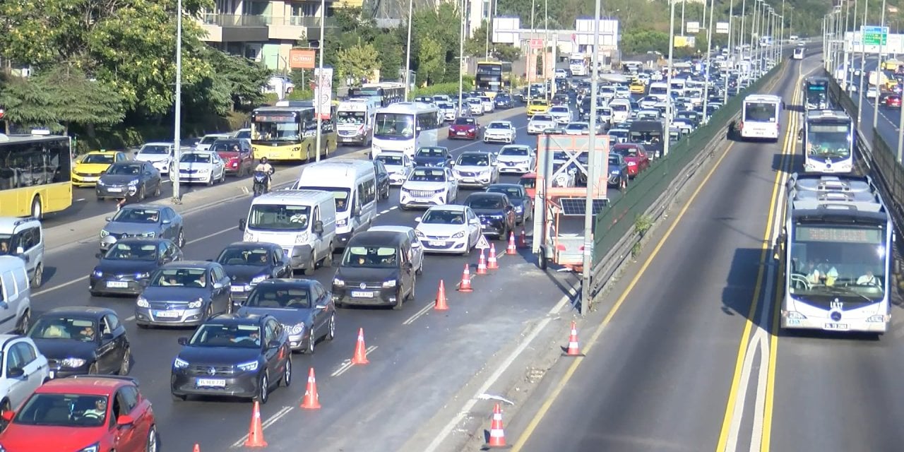 İstanbul'da üç ayrı noktada trafik kitlendi!