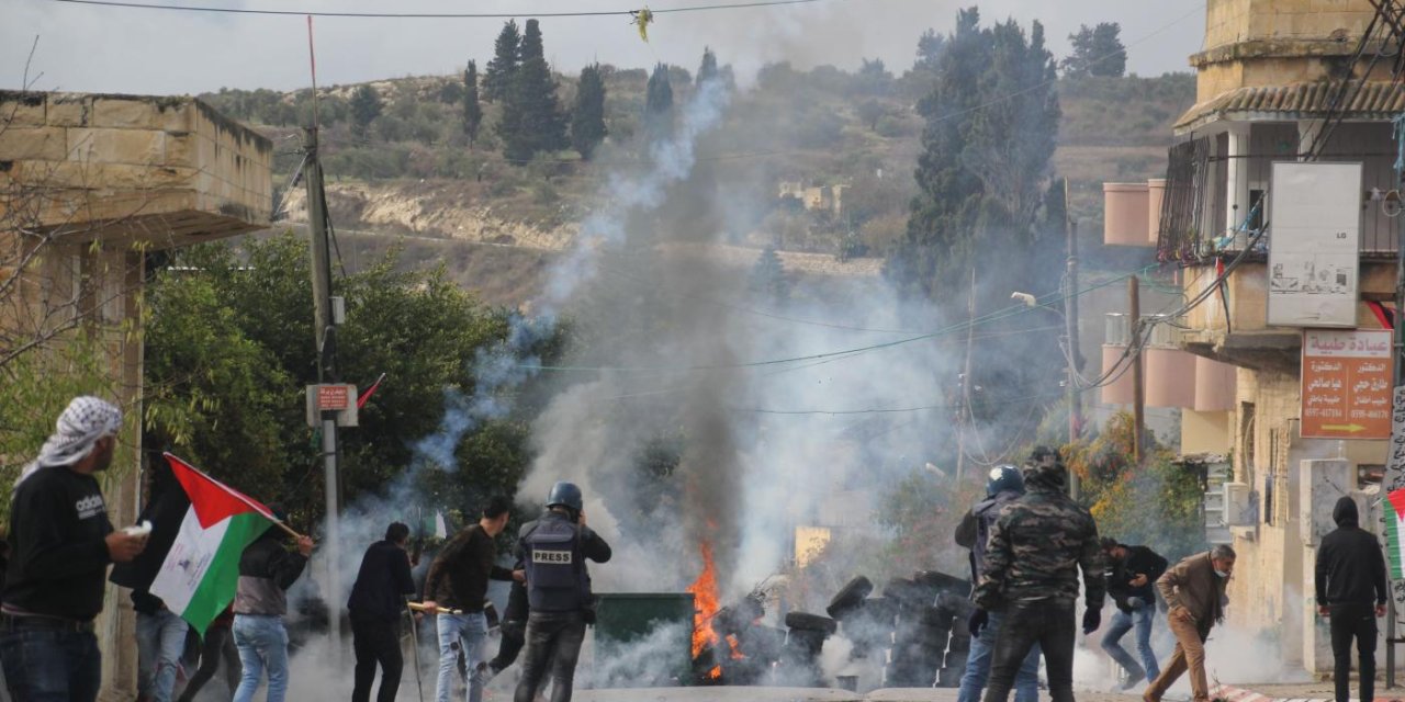 Batı Şeria’da bir araçtan açılan ateş sonucu bir İsrailli öldü, bir kişi de yaralandı