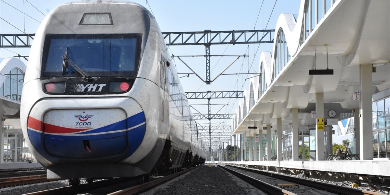 İstanbul'da bazı tren seferleri durduruldu