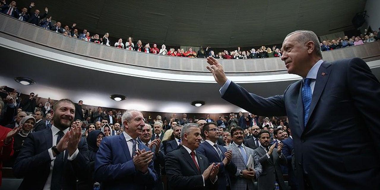 Bir zamanlar Erdoğan'ın en yakınındaydılar! AKP'ye zehir zemberek doğum günü mesajı