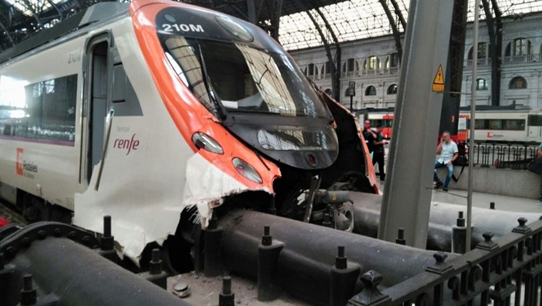 Barselona’da tren kazası: 48 yaralı