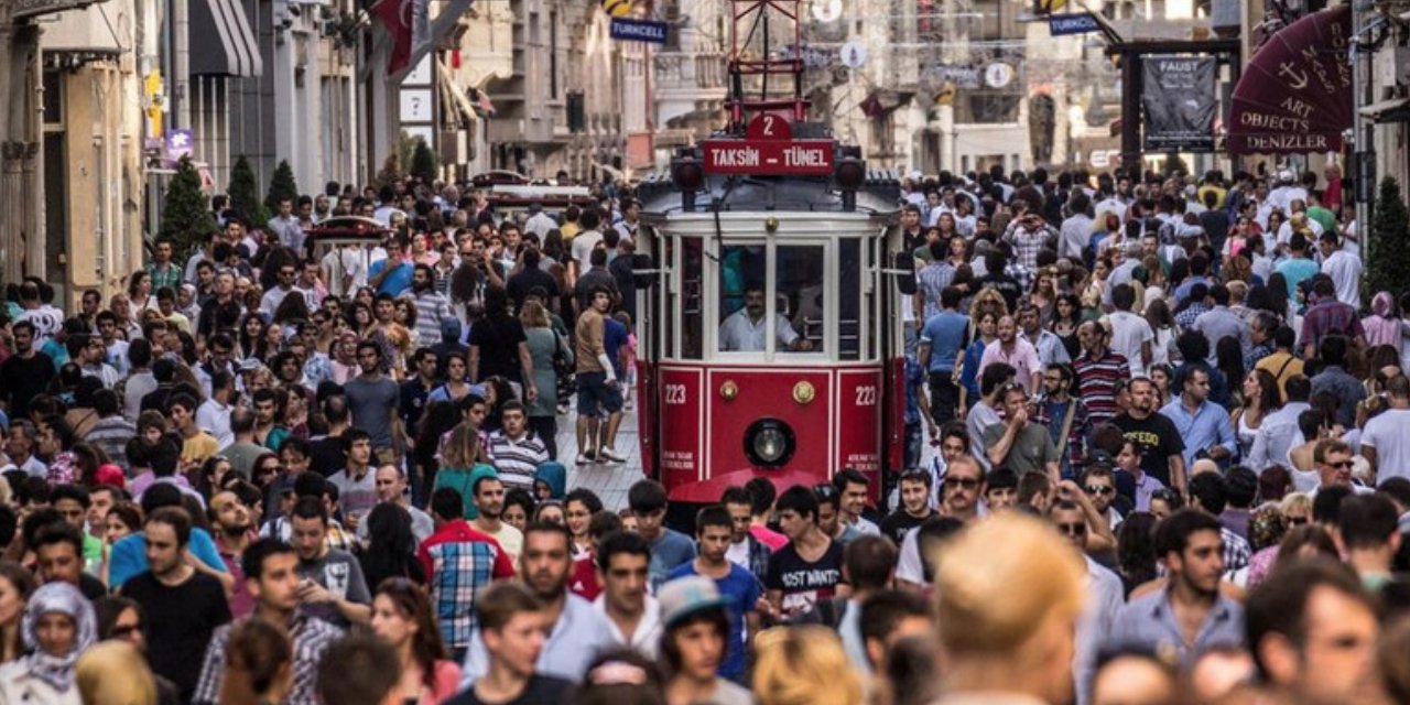 Sırtına çantasını alan İstanbul'a geldi