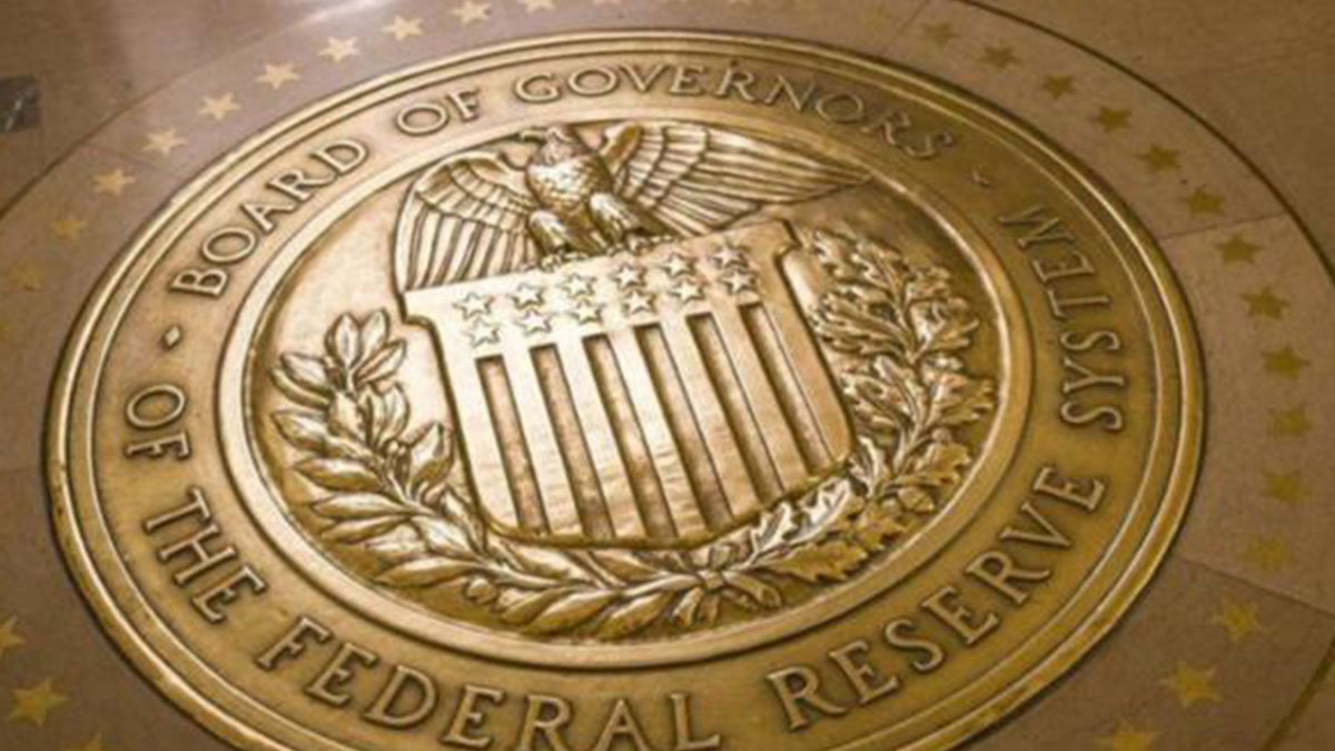 Fed sürpriz şekilde faiz indirdi: Dolar düşüşe geçti