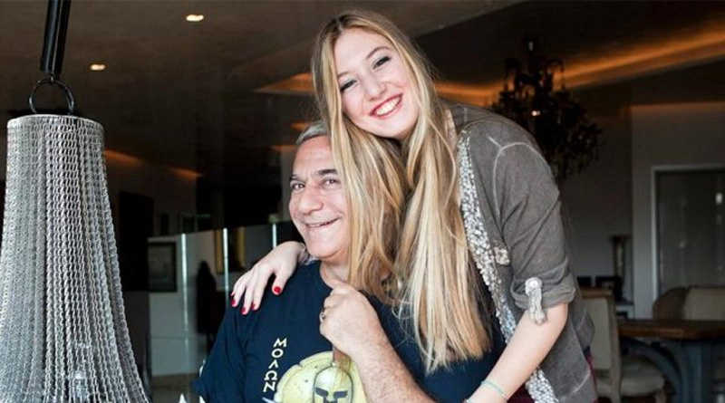 Gazetecileri kandırmaya çalışınca komik duruma düştü