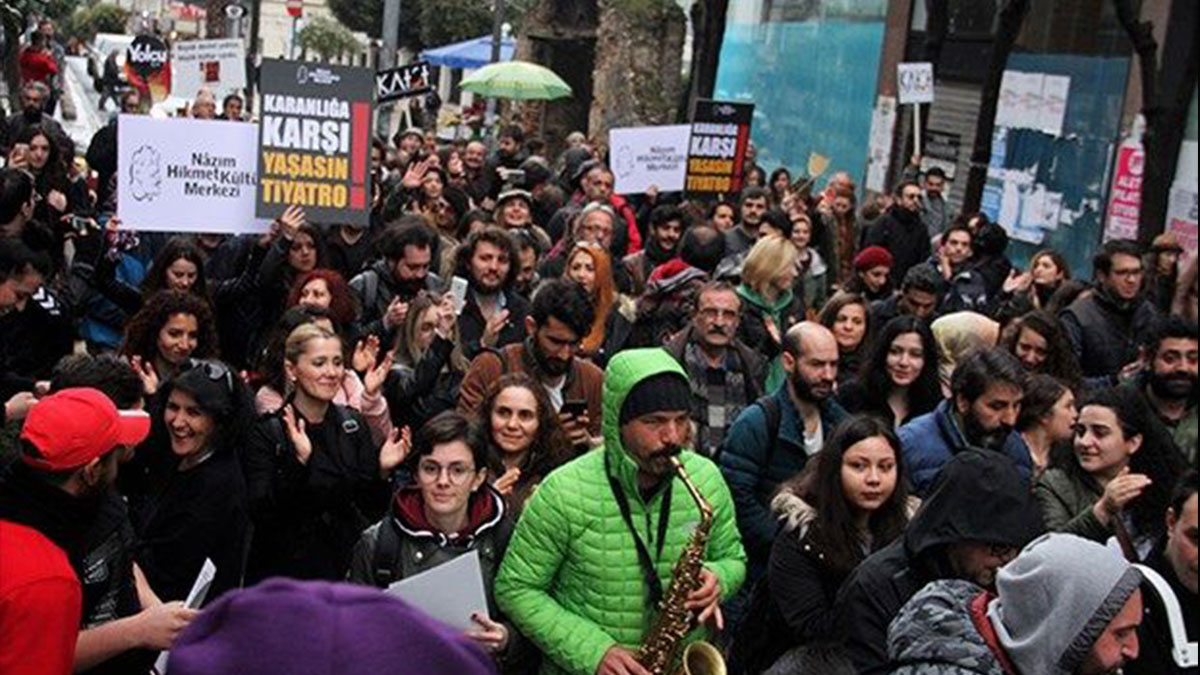 İstanbul Valiliği'nden tiyatroculara yasak 